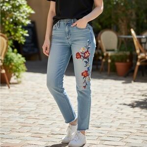 Universal Thread Light Blue Straight-Leg Jeans with Floral Embroidery